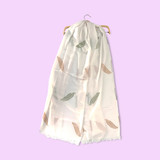 Graceful White Scarf with Leaf Design – Luxuriously Soft & Fashion-Forward