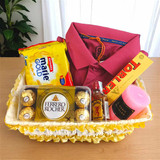 Gentleman's Treat: T-Shirt with Chocolates, Whisky 50ml & Candle JNK-3926