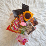 Customized Photo Bouquet with Twix Chocolates & Crochet Flowers JNK-4627