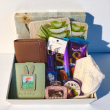 Stylish Essentials & Treats Gift Box for Her JNK-5086 Stylish Essentials & Treats Gift Box for Her JNK-5086