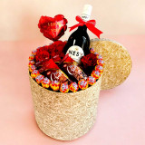Red Wine 750ml with Chocolates & Roses Box JNK-6011