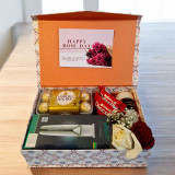Rose Day Gift Box with Hair Trimmer & Chocolates for Him JNK-6124