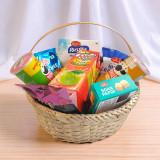 Snacks Gift Basket with Real Juice & Pringles JNK-6880