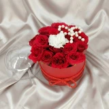 Romantic Fresh Red Roses in Round Box with Transparent Cover SK-2699