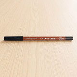 Coloressence Lip Liner in Brown