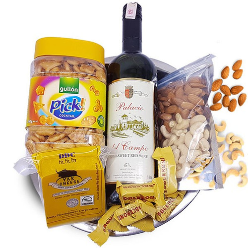 Sweet Red Wine, Cheese, Dry Nuts & Cocktail Crackers Gift Tray