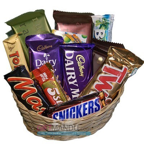 Cadbury Mix Chocolates Gift Basket (14 Chocolates)