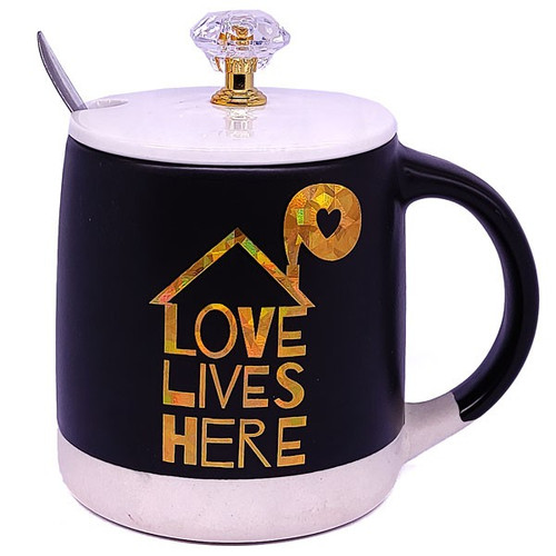 'Love Lives Here' Printed Ceramic Mug with Lid and Spoon (Black)