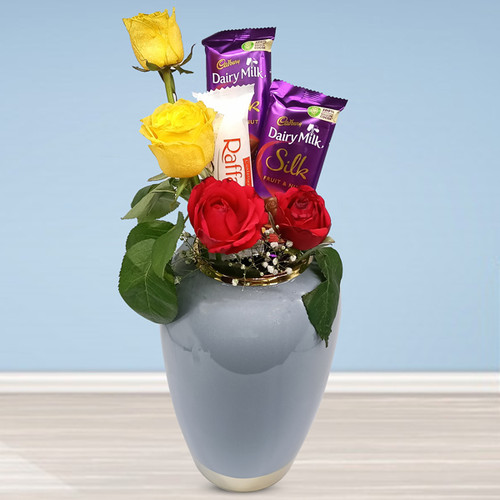 Beautiful Oval Shaped Vase With Roses & Chocolates