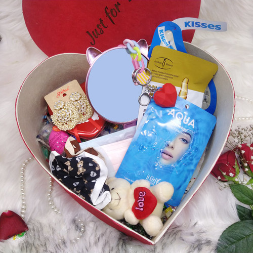 Valentine Gift Hamper Includes Teddy & Beauty Items for Her