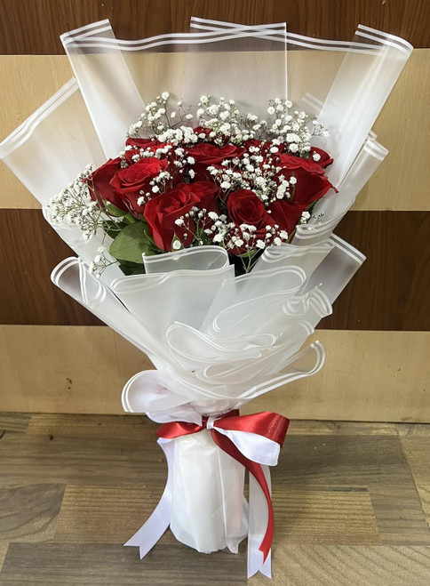Bouquet of 12 Red Roses with Gypsy Decor