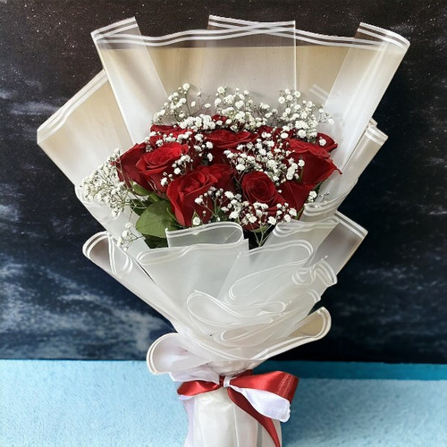 Bouquet of 12 Red Roses with Gypsy Decor