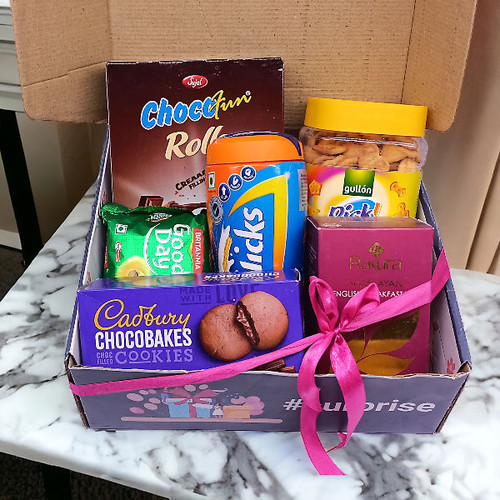 Cookies Delights With Horlicks & Rakura Tea Bags Gift Set