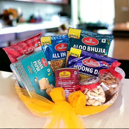 Namkeen Hamper With Rasgulla & Dry Nuts