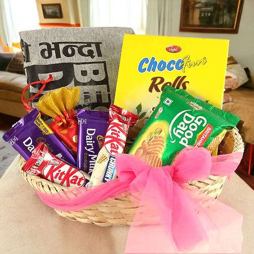 Father's Day Celebration With T-Shirt, Chocolates & Cookies Hamper Father's Day Celebration With T-Shirt, Chocolates & Cookies Hamper