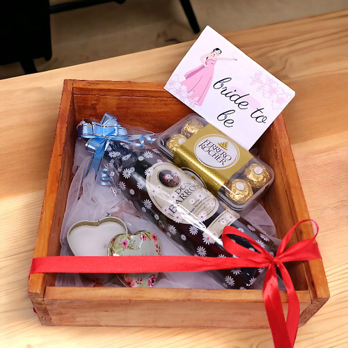 'Bride To Be' Celebration Gift Box