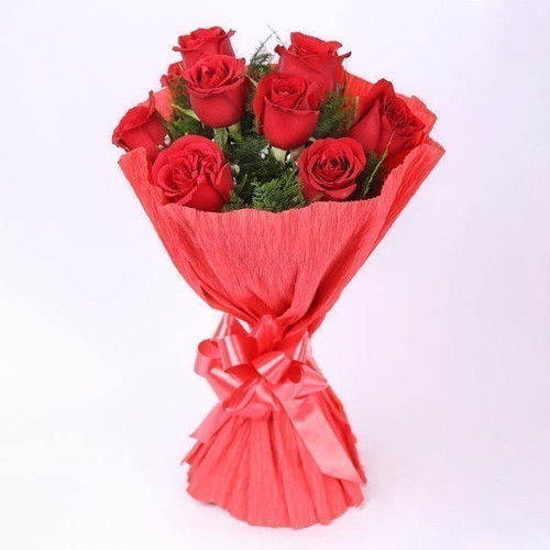 Love in Bloom: 1 Dozen Red Roses