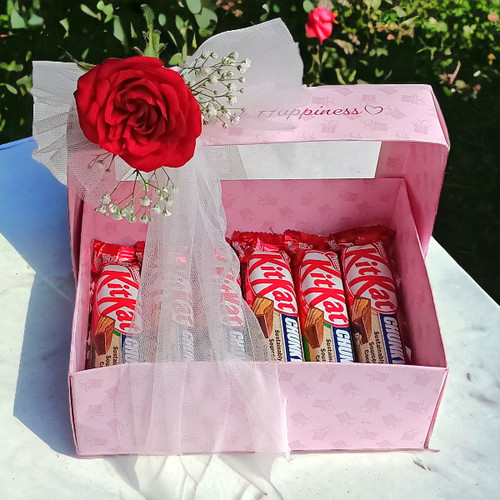 Kitkat Chunky Chocolates Gift Box With Beautiful Rose Decoration