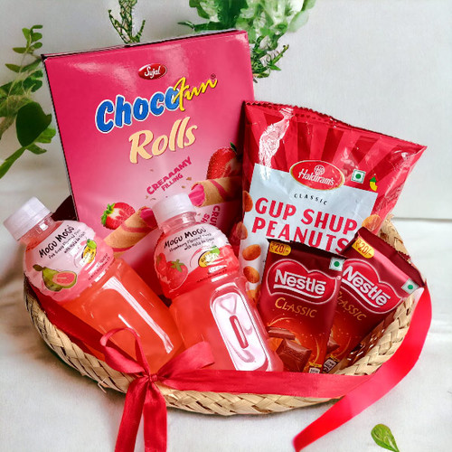 Mogu Mogu Drinks With Chocolates And Peanuts Combo
