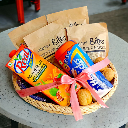Healthy Bites Drynuts Combo With Horlicks & Mixed Fruit Juice Hamper