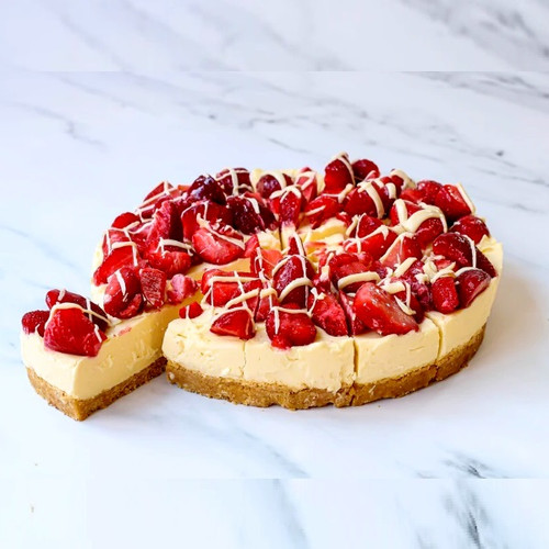 Strawberry Cream Cheesecake (UK Delivery Only)