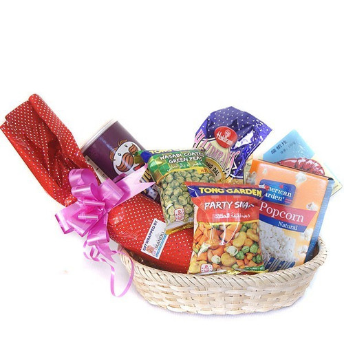 Wine Snack Gift Basket (6 Items) Wine Snack Gift Basket (6 Items)