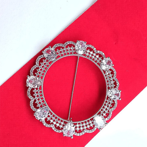 Elegant Round Silver Brooch with Eight Diamond Accents