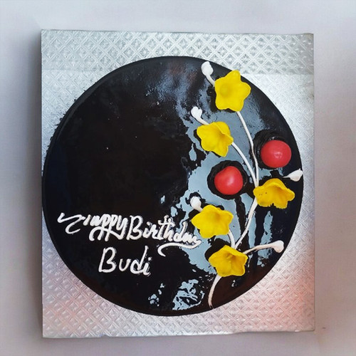 Premium 1kg Chocolate Cake by Traditional Bakery Premium 1kg Chocolate Cake by Traditional Bakery