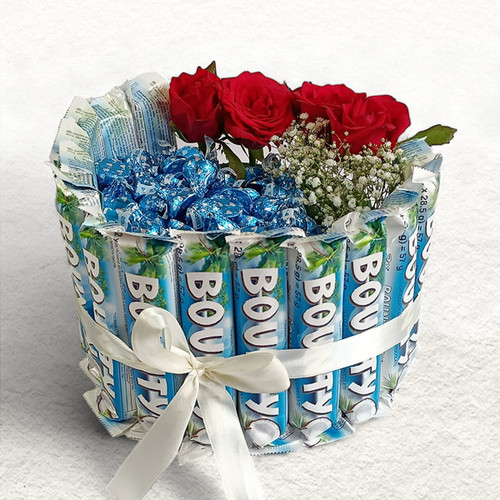 Delicious Chocolates with Roses and Gypsies Combo