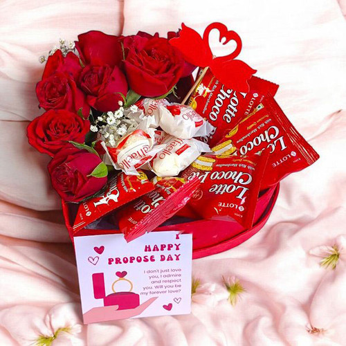 Delightful Love: Lotte Choco-Pie, Miniature Raffaello & Roses Gift Box