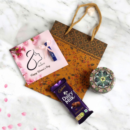 Scent & Sweetness: Women's Day Gift of Relaxation