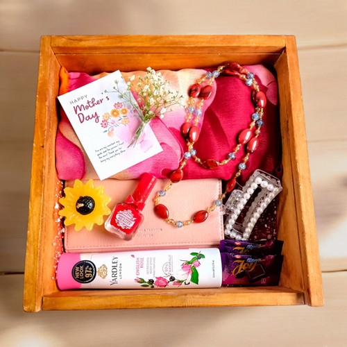 Graceful Mom Gift Box: Saree & Accessories Graceful Mom Gift Box: Saree & Accessories