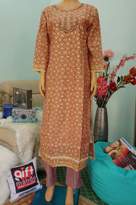 Beautiful Kurta Set with Beauty Accessories Combo for Mom