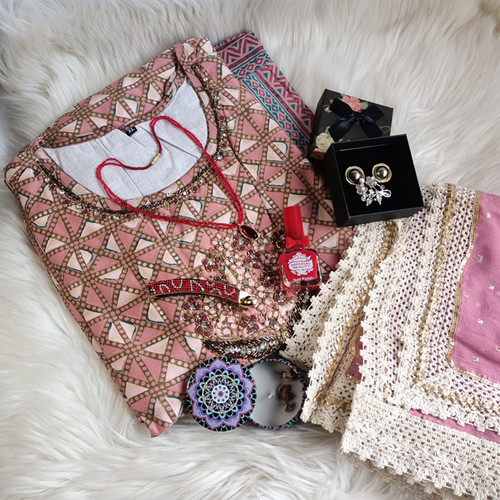Beautiful Kurta Set with Beauty Accessories Combo for Mom