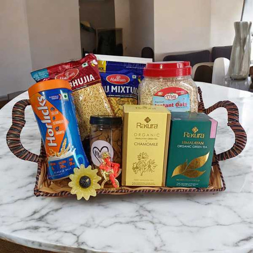 Nutritious Gift Basket with Horlicks & Rakura Tea for Mom Nutritious Gift Basket with Horlicks & Rakura Tea for Mom