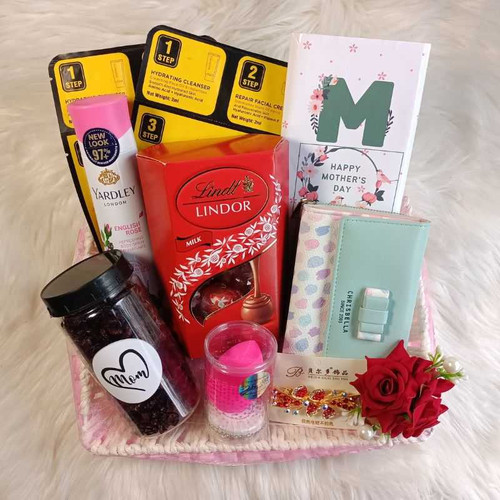 Beauty & Care Hamper Set For Mom Beauty & Care Hamper Set For Mom
