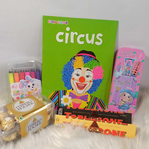 A delightful gift hamper for her