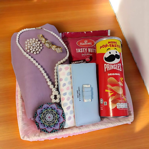 Elegant Women’s Gift Basket – Style, Snacks & Serenity