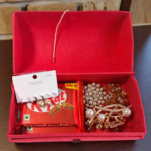 Ethnic Elegance Gift Set – Jewelry, Accessories & Chocolate
