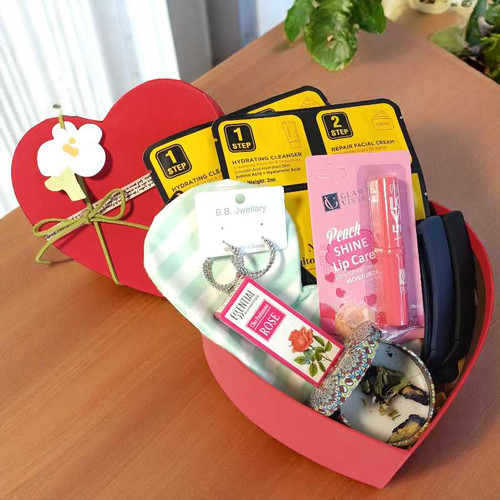 Glow & Relax Gift Box with Candle and Beauty Items