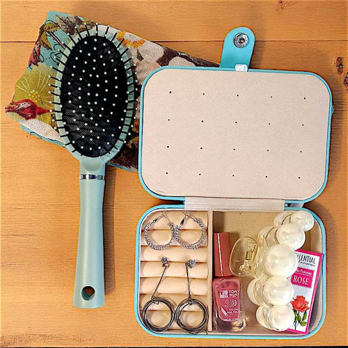 Elegant Accessories And Beauty Essentials Combo