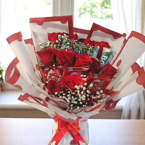 Roses & Chocolates Delight Bouquet