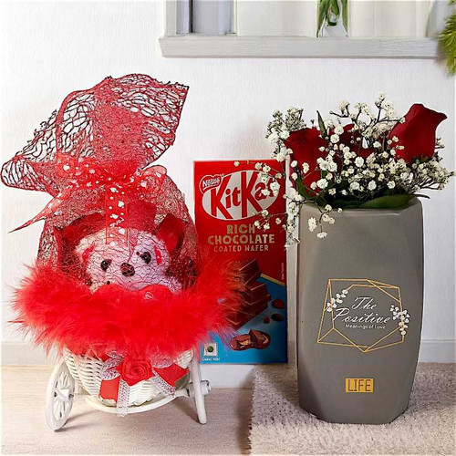 Teddy, Kitkat And Roses Gift Combo