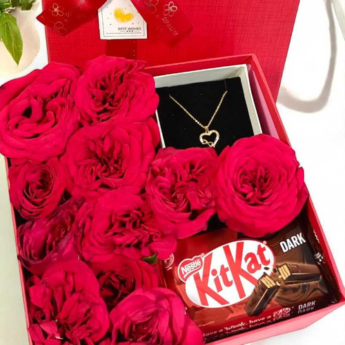 Romantic Surprise Gift Box with Roses & Locket for Her