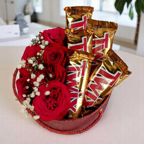 Red Roses & Twix Delight Gift Box