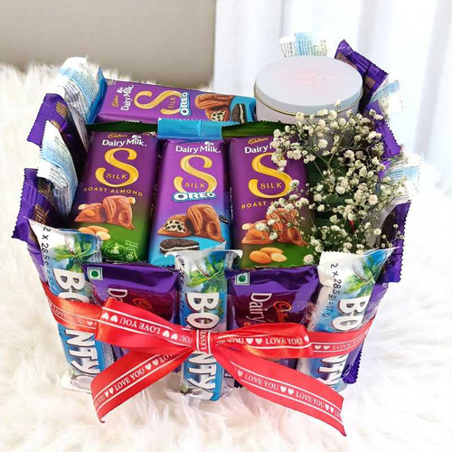 Cadbury Bliss Bouquet with Scented Candle