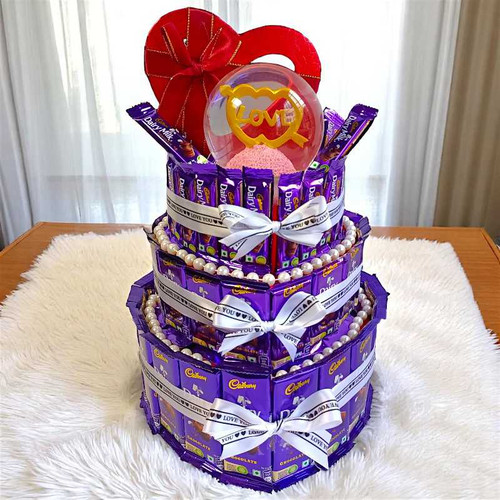 Elegant Romantic Gift Box with Chocolates And Snow Globe Elegant Romantic Gift Box with Chocolates And Snow Globe