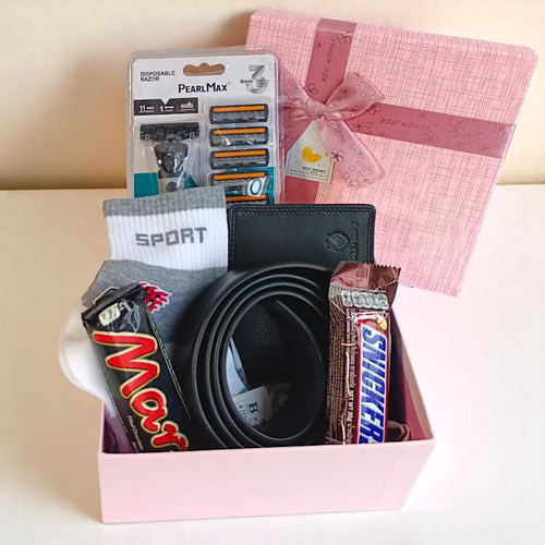 Men’s Essentials Gift Box with Wallet, Belt & Grooming Kit