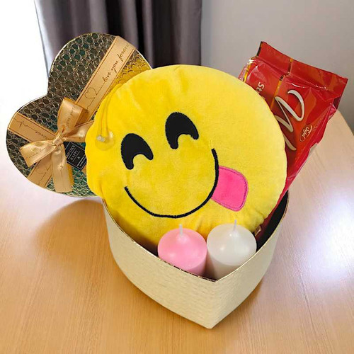 Gift Box with Emoji Hanging, Candles And Wafers NKS-840
