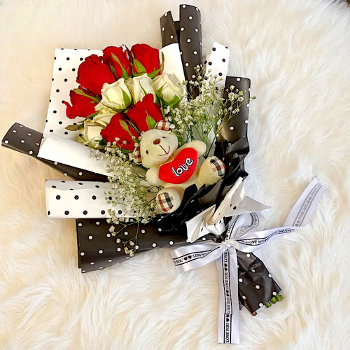 Roses Bouquet & Ferrero Collection Gift Set